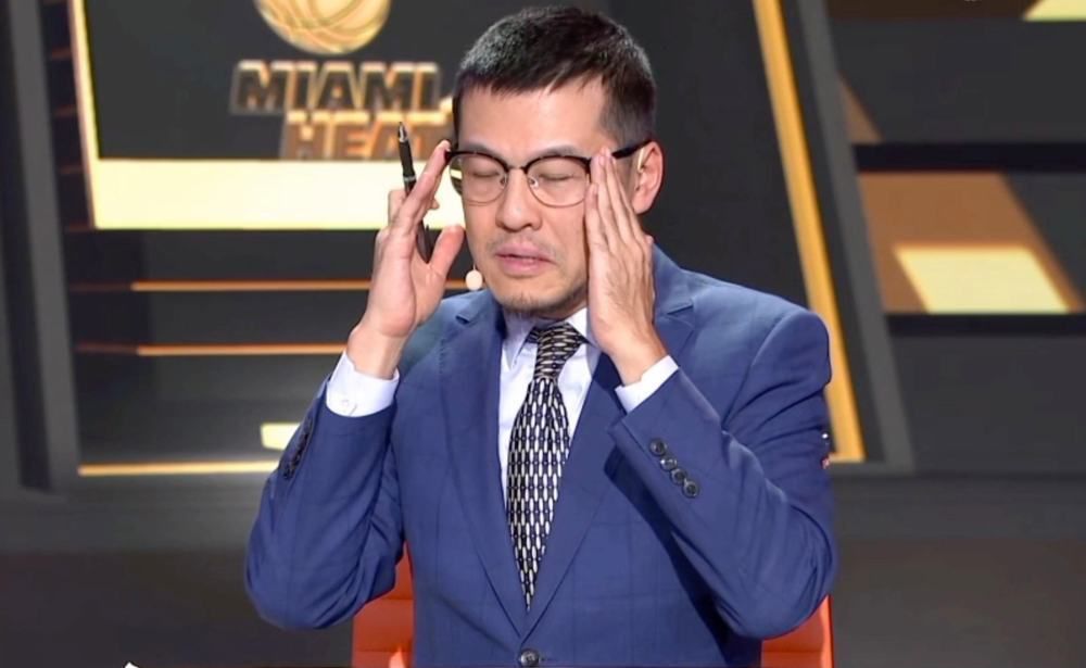 《我的朋友安德烈》:藏着刘昊然董子健十年情谊 2026-01-22 电影《我的朋友安德烈》改编自双雪涛同名小说,讲述了主人公李默回到东北故乡,与年少挚友安德烈意外重逢,由此开启一段穿梭于记忆与现实之间的旅程。